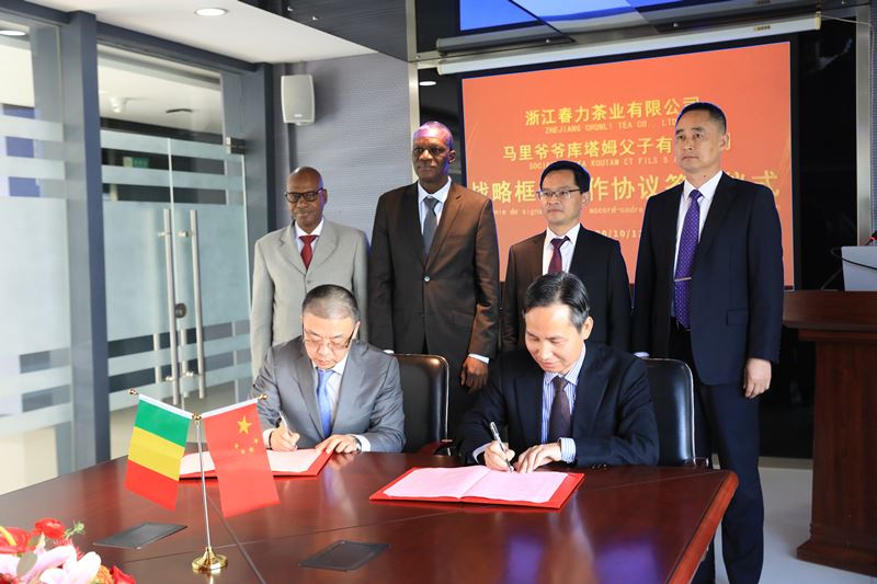 sign of contract